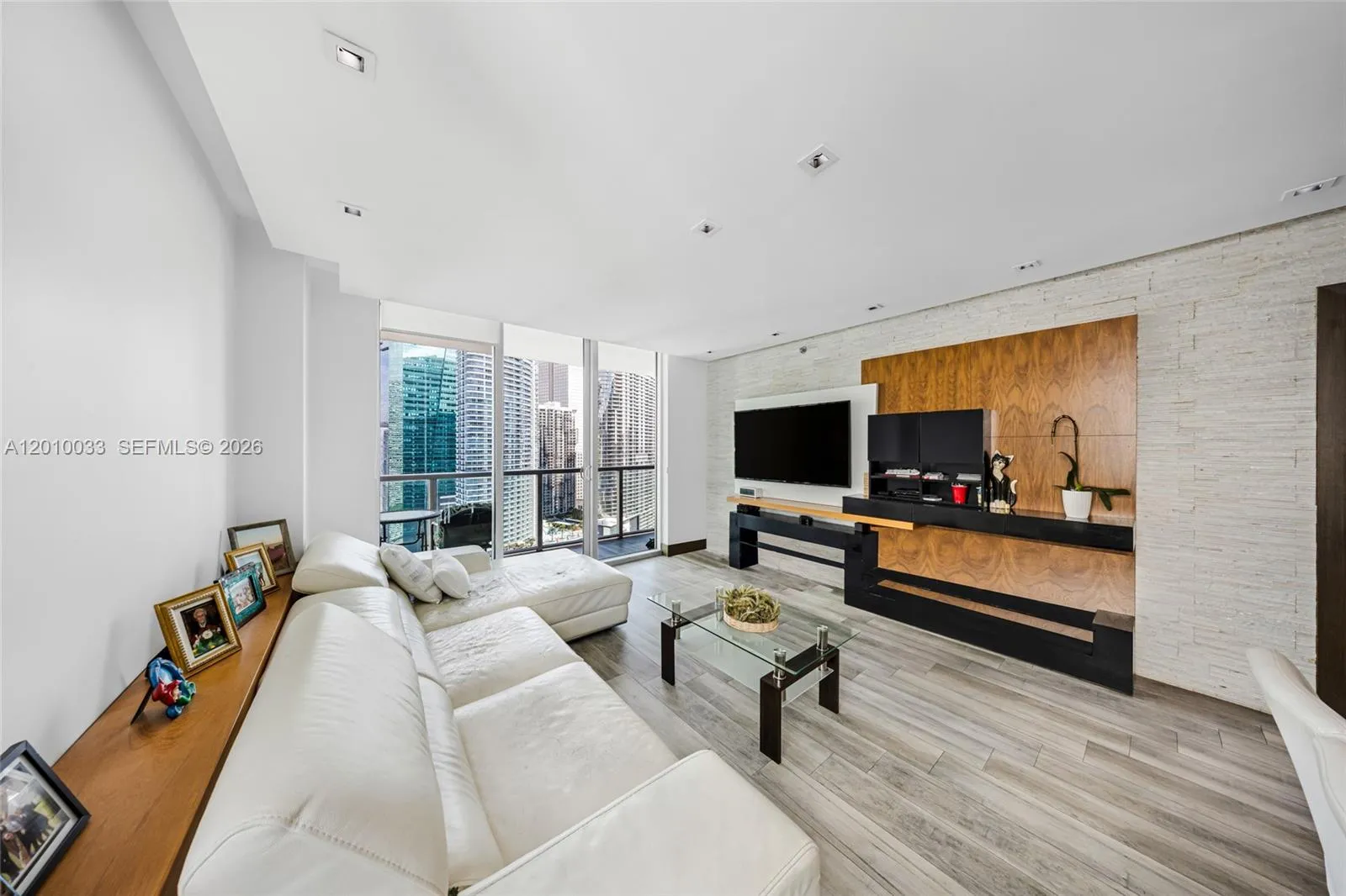 500 Brickell Ave 3707, Miami, Florida 33131, Miami, Florida 33131, 2 Bedrooms Bedrooms, ,2 BathroomsBathrooms,Residential,For Sale,500 Brickell Ave 3707, Miami, Florida 33131,A12010033
