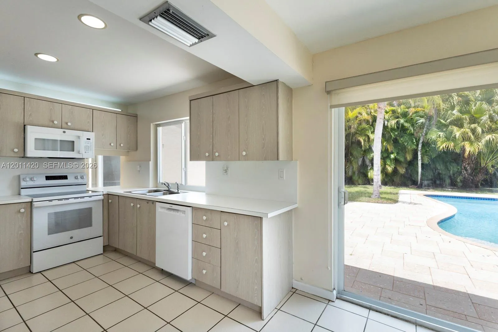 13530 Sw 109th Ter, Miami, Florida 33186, Miami, Florida 33186, 3 Bedrooms Bedrooms, ,2 BathroomsBathrooms,Residential Lease,For Rent,13530 Sw 109th Ter, Miami, Florida 33186,A12011420