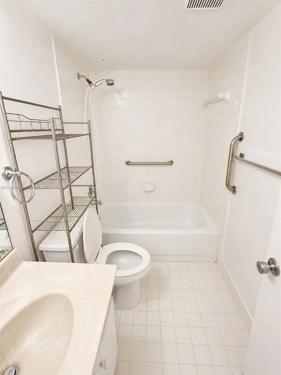 13250 Sw 7th Ct 402l, Pembroke Pines, Florida 3302, Pembroke Pines, Florida 33027, 2 Bedrooms Bedrooms, ,2 BathroomsBathrooms,Residential Lease,For Rent,13250 Sw 7th Ct 402l, Pembroke Pines, Florida 3302,A12012583