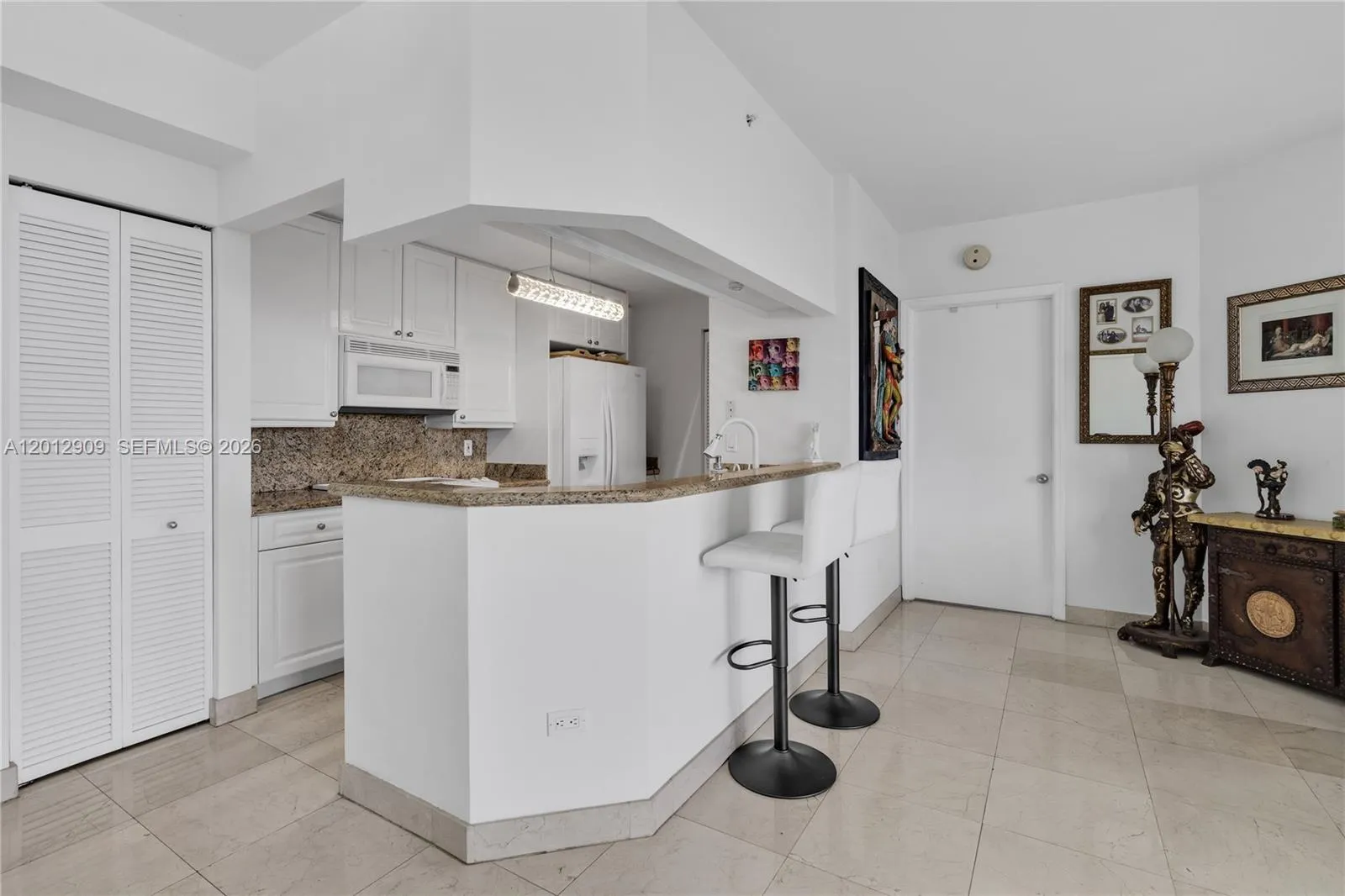 848 Brickell Key Dr 1903, Miami, Florida 33131, Miami, Florida 33131, 1 Bedroom Bedrooms, ,1 BathroomBathrooms,Residential Lease,For Rent,848 Brickell Key Dr 1903, Miami, Florida 33131,A12012909