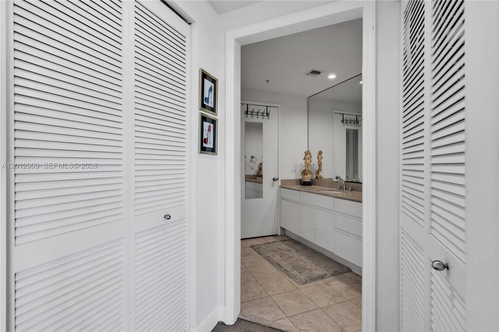 848 Brickell Key Dr 1903, Miami, Florida 33131, Miami, Florida 33131, 1 Bedroom Bedrooms, ,1 BathroomBathrooms,Residential Lease,For Rent,848 Brickell Key Dr 1903, Miami, Florida 33131,A12012909
