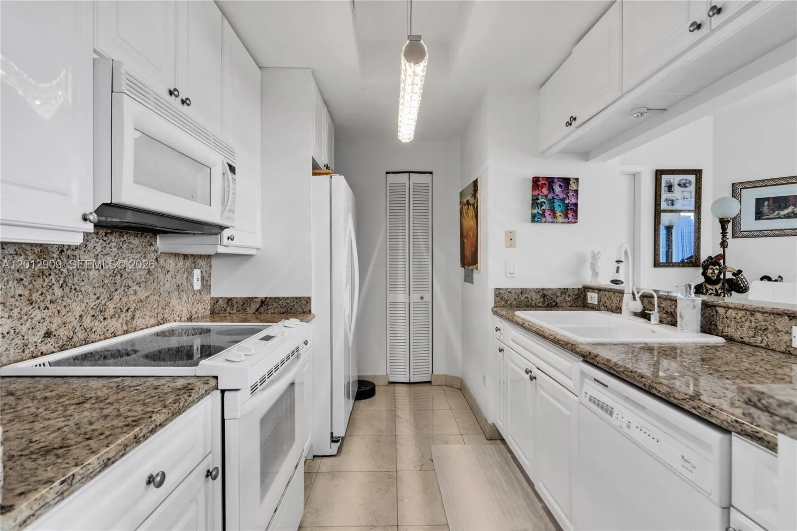 848 Brickell Key Dr 1903, Miami, Florida 33131, Miami, Florida 33131, 1 Bedroom Bedrooms, ,1 BathroomBathrooms,Residential Lease,For Rent,848 Brickell Key Dr 1903, Miami, Florida 33131,A12012909