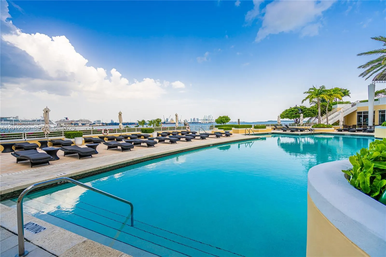 848 Brickell Key Dr 1903, Miami, Florida 33131, Miami, Florida 33131, 1 Bedroom Bedrooms, ,1 BathroomBathrooms,Residential Lease,For Rent,848 Brickell Key Dr 1903, Miami, Florida 33131,A12012909