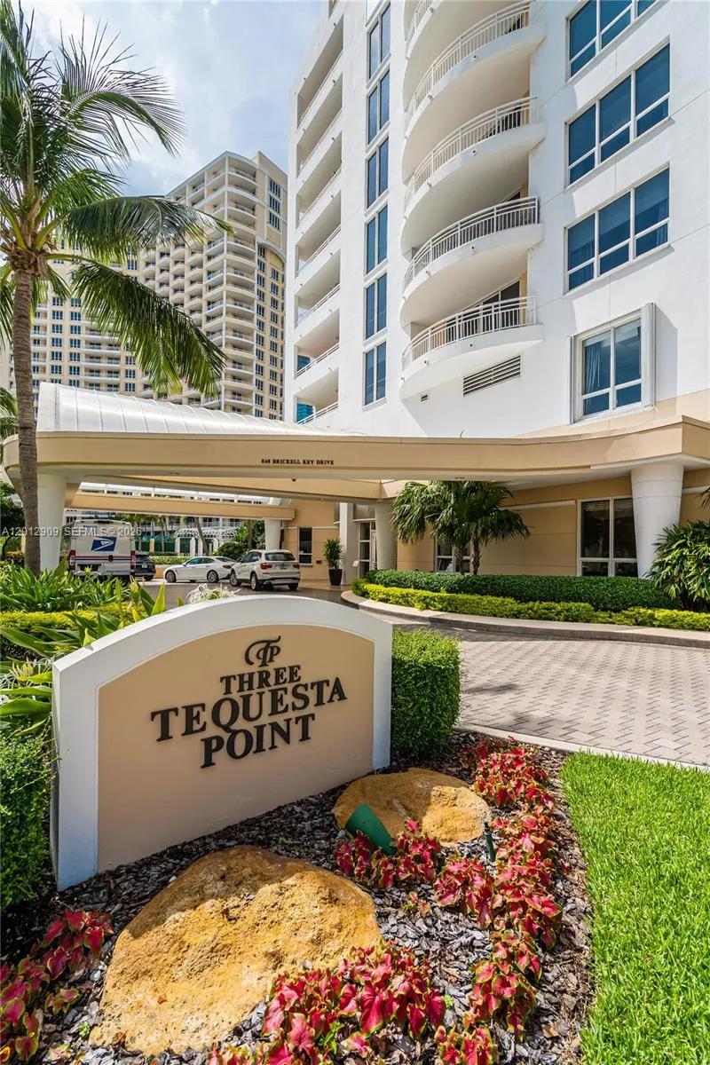 848 Brickell Key Dr 1903, Miami, Florida 33131, Miami, Florida 33131, 1 Bedroom Bedrooms, ,1 BathroomBathrooms,Residential Lease,For Rent,848 Brickell Key Dr 1903, Miami, Florida 33131,A12012909