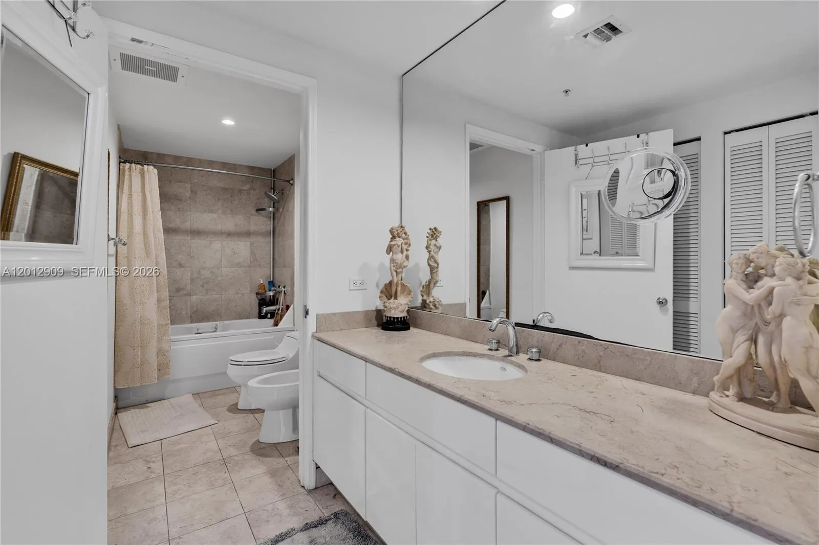 848 Brickell Key Dr 1903, Miami, Florida 33131, Miami, Florida 33131, 1 Bedroom Bedrooms, ,1 BathroomBathrooms,Residential Lease,For Rent,848 Brickell Key Dr 1903, Miami, Florida 33131,A12012909