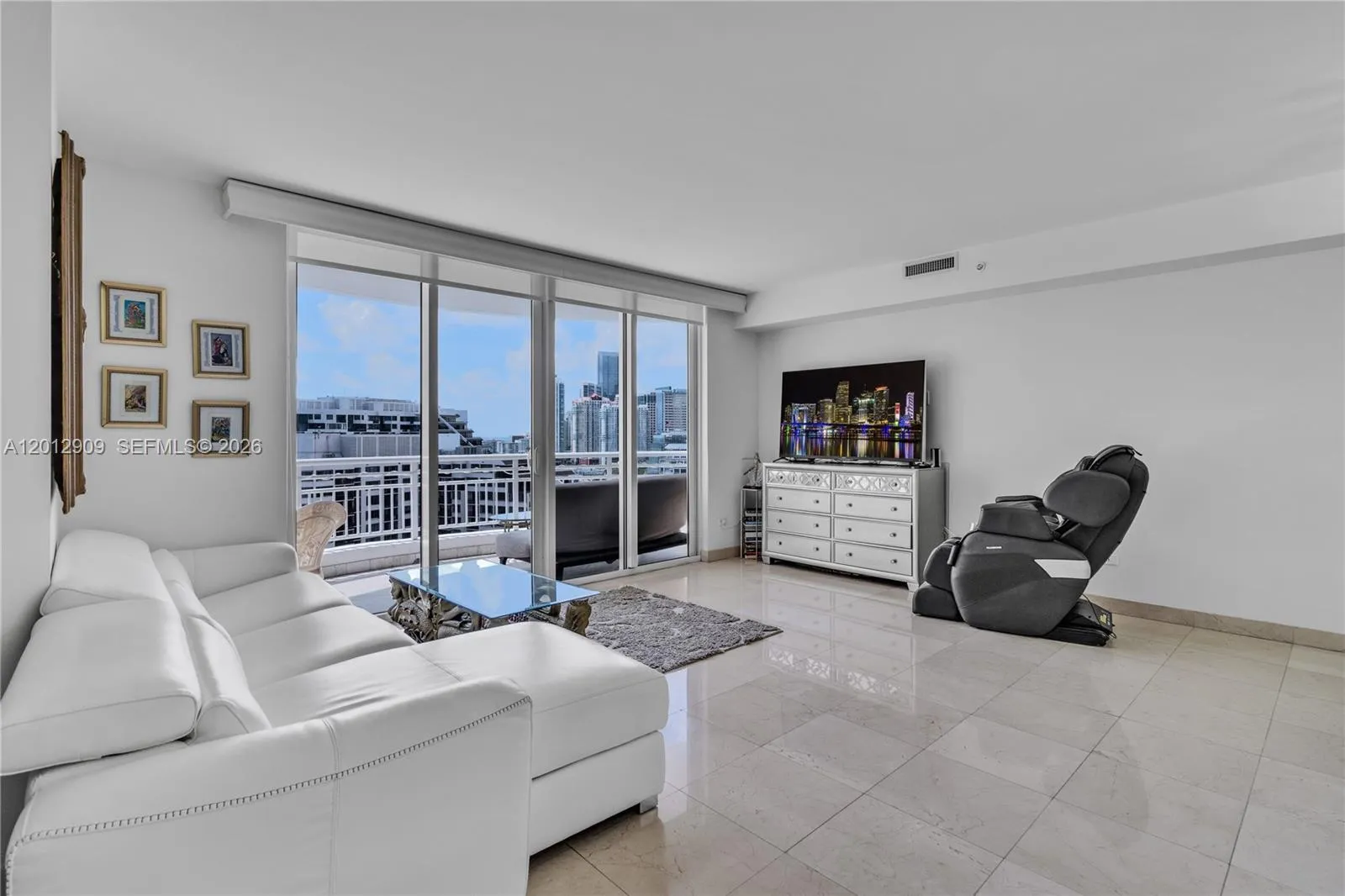848 Brickell Key Dr 1903, Miami, Florida 33131, Miami, Florida 33131, 1 Bedroom Bedrooms, ,1 BathroomBathrooms,Residential Lease,For Rent,848 Brickell Key Dr 1903, Miami, Florida 33131,A12012909