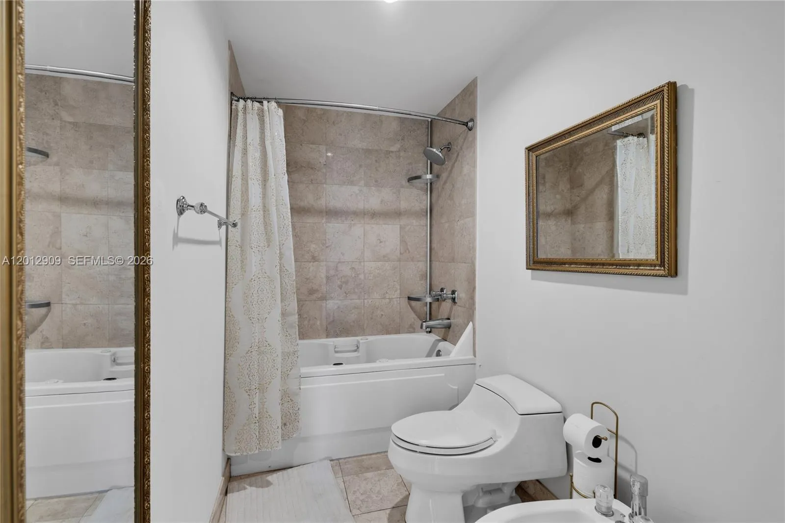 848 Brickell Key Dr 1903, Miami, Florida 33131, Miami, Florida 33131, 1 Bedroom Bedrooms, ,1 BathroomBathrooms,Residential Lease,For Rent,848 Brickell Key Dr 1903, Miami, Florida 33131,A12012909
