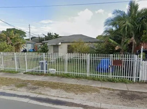 2735 Nw 28th St 2735, Miami, Florida 33142, Miami, Florida 33142, 1 Bedroom Bedrooms, ,1 BathroomBathrooms,Residential Lease,For Rent,2735 Nw 28th St 2735, Miami, Florida 33142,A12012968