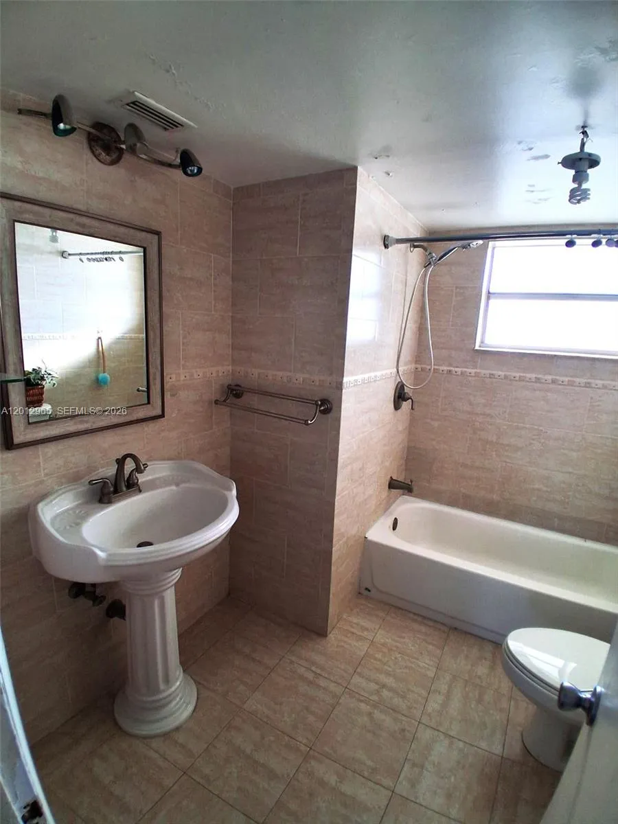 1770 Ne 191st St 813-1, Miami, Florida 33179, Miami, Florida 33179, 1 Bedroom Bedrooms, ,1 BathroomBathrooms,Residential Lease,For Rent,1770 Ne 191st St 813-1, Miami, Florida 33179,A12012965