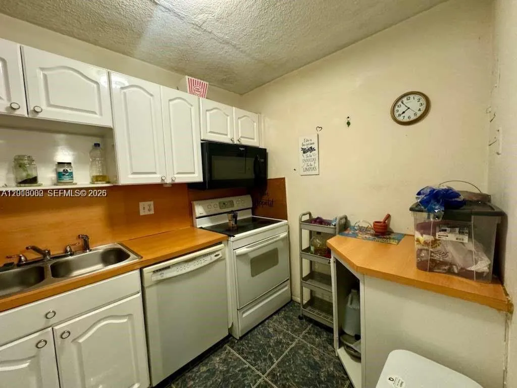 3730 Inverrary Dr 3b, Lauderhill, Florida 33319, Lauderhill, Florida 33319, 1 Bedroom Bedrooms, ,1 BathroomBathrooms,Residential,For Sale,3730 Inverrary Dr 3b, Lauderhill, Florida 33319,A12013000