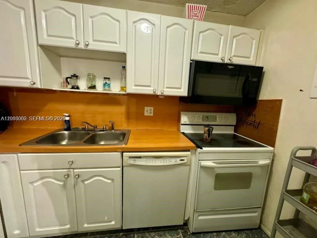 3730 Inverrary Dr 3b, Lauderhill, Florida 33319, Lauderhill, Florida 33319, 1 Bedroom Bedrooms, ,1 BathroomBathrooms,Residential,For Sale,3730 Inverrary Dr 3b, Lauderhill, Florida 33319,A12013000
