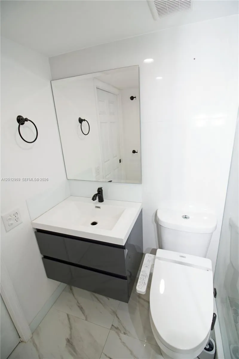 240 W Park Dr 108-4, Miami, Florida 33172, Miami, Florida 33172, 2 Bedrooms Bedrooms, ,2 BathroomsBathrooms,Residential,For Sale,240 W Park Dr 108-4, Miami, Florida 33172,A12012959