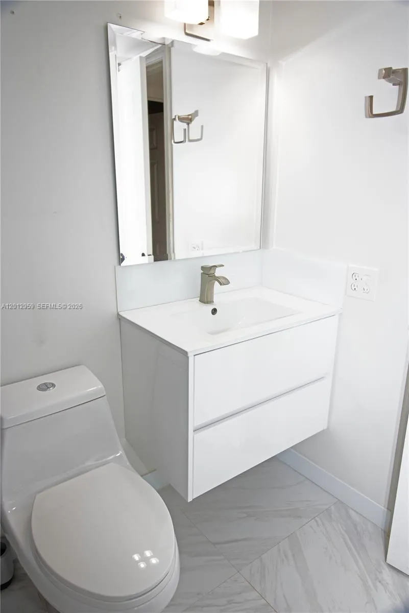 240 W Park Dr 108-4, Miami, Florida 33172, Miami, Florida 33172, 2 Bedrooms Bedrooms, ,2 BathroomsBathrooms,Residential,For Sale,240 W Park Dr 108-4, Miami, Florida 33172,A12012959