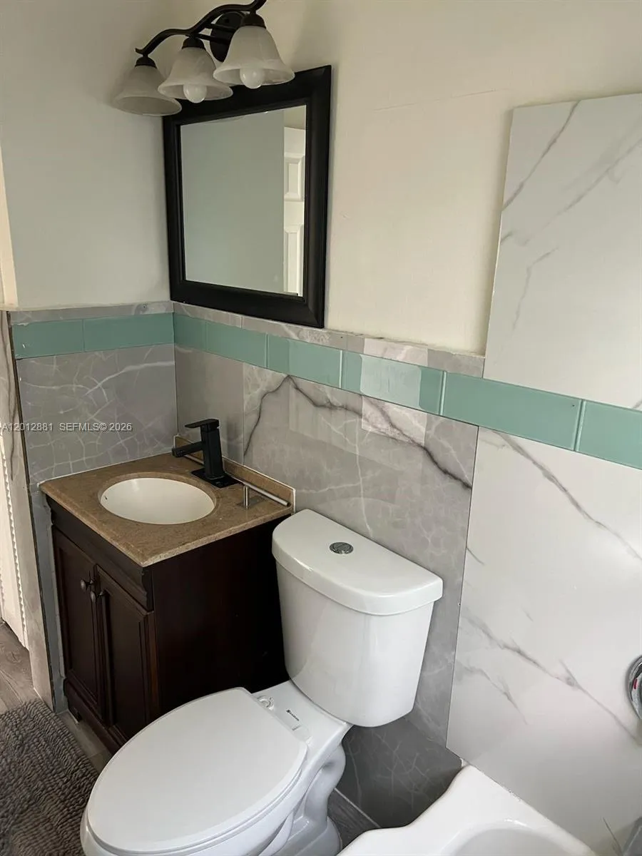 915 N 19th Ave, Hollywood, Florida 33020, Hollywood, Florida 33020, ,Residential Income,For Sale,915 N 19th Ave, Hollywood, Florida 33020,A12012881