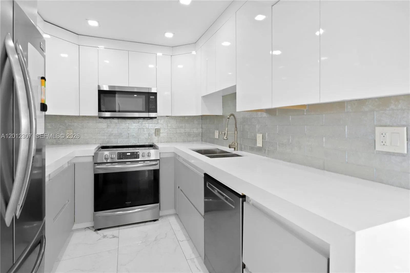 3675 N Country Club Dr 2008, Aventura, Florida 331, Aventura, Florida 33180, 2 Bedrooms Bedrooms, ,2 BathroomsBathrooms,Residential,For Sale,3675 N Country Club Dr 2008, Aventura, Florida 331,A12012307