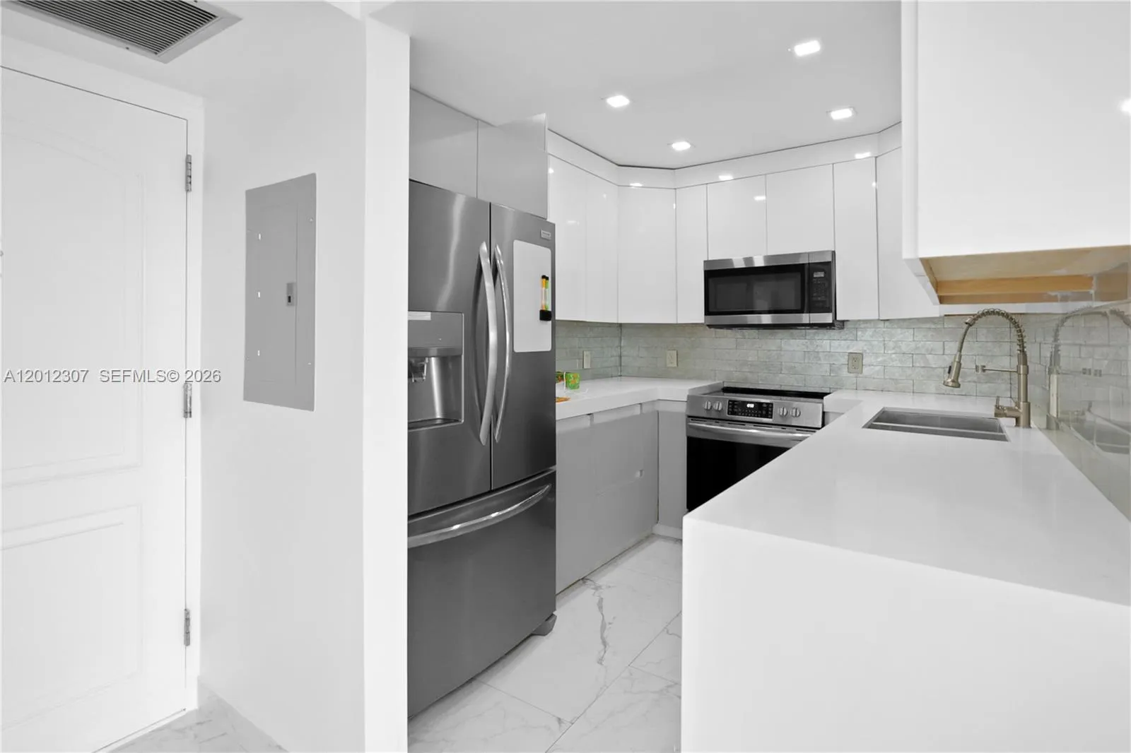 3675 N Country Club Dr 2008, Aventura, Florida 331, Aventura, Florida 33180, 2 Bedrooms Bedrooms, ,2 BathroomsBathrooms,Residential,For Sale,3675 N Country Club Dr 2008, Aventura, Florida 331,A12012307