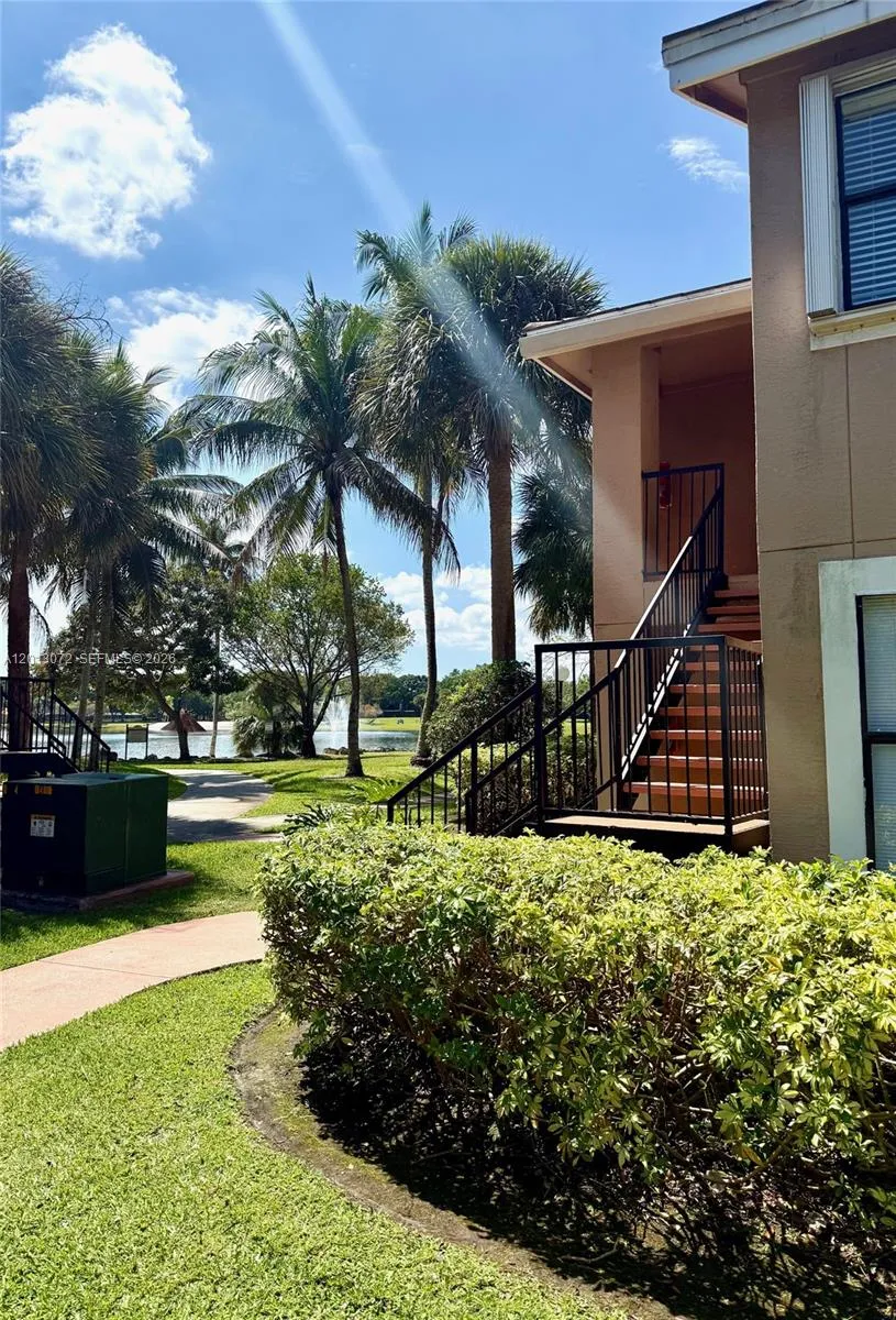15560 Sw 106th Ln 1302, Miami, Florida 33196, Miami, Florida 33196, 2 Bedrooms Bedrooms, ,2 BathroomsBathrooms,Residential,For Sale,15560 Sw 106th Ln 1302, Miami, Florida 33196,A12013072