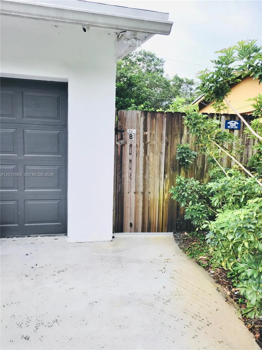 6730 Charleston St B-2, Hollywood, Florida 33024, Hollywood, Florida 33024, ,1 BathroomBathrooms,Residential Lease,For Rent,6730 Charleston St B-2, Hollywood, Florida 33024,A12013063