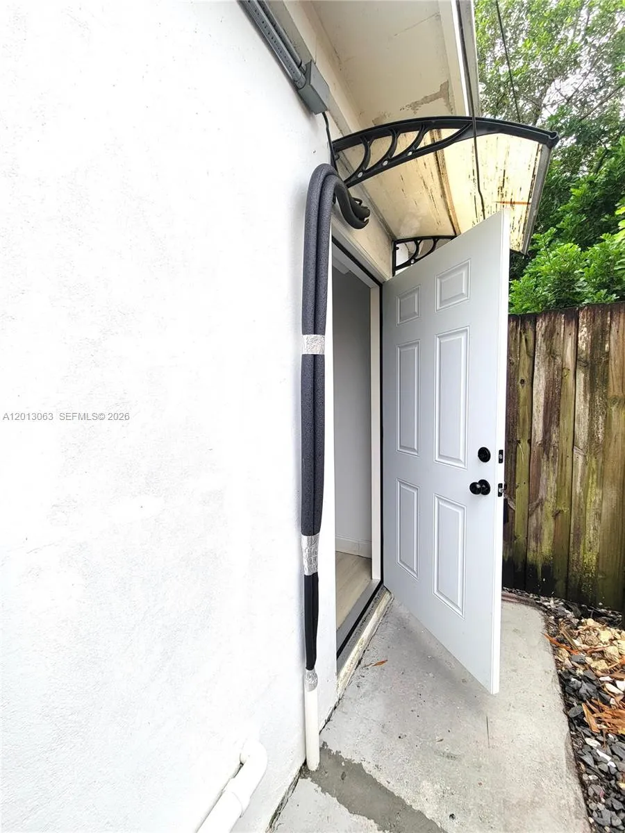 6730 Charleston St B-2, Hollywood, Florida 33024, Hollywood, Florida 33024, ,1 BathroomBathrooms,Residential Lease,For Rent,6730 Charleston St B-2, Hollywood, Florida 33024,A12013063