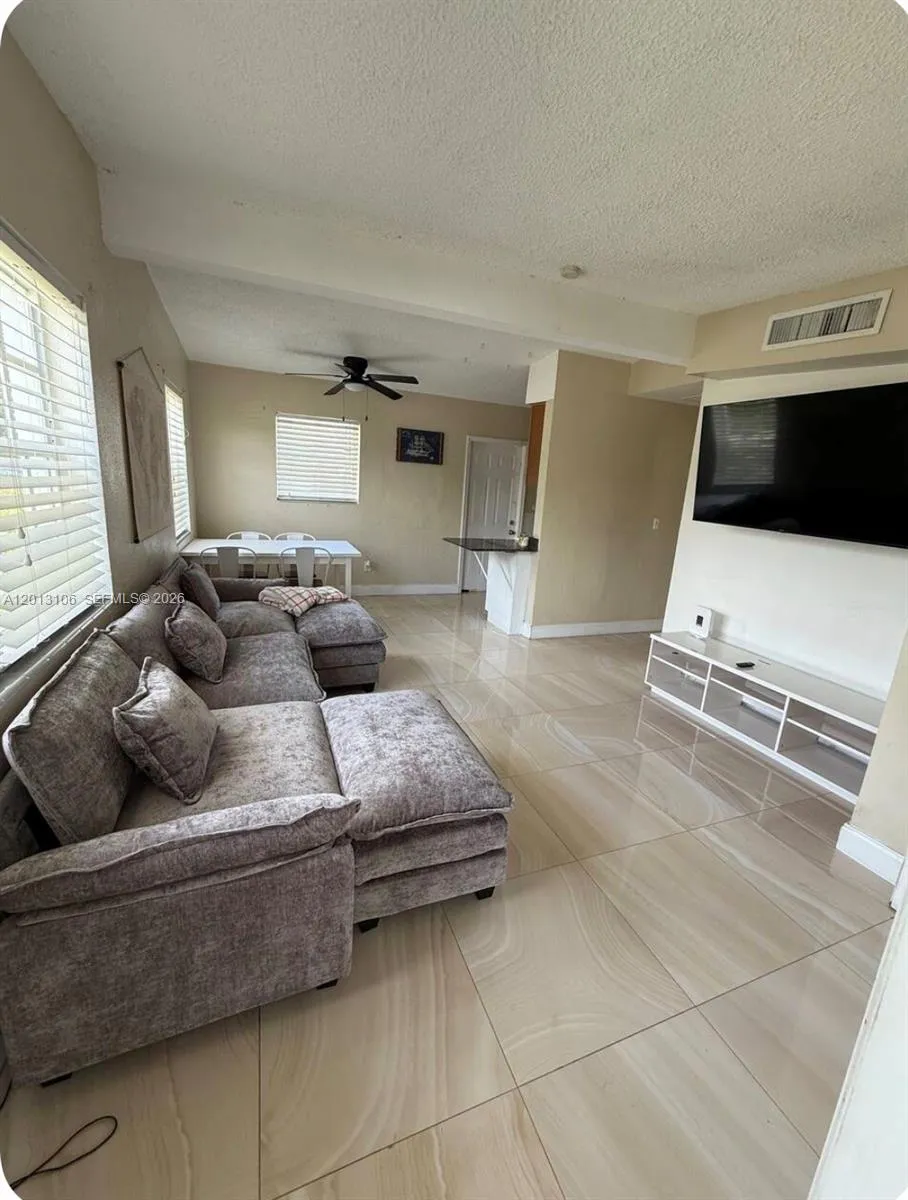 4720 Ne 14th Ave, Pompano Beach, Florida 33064, Pompano Beach, Florida 33064, 2 Bedrooms Bedrooms, ,1 BathroomBathrooms,Residential,For Sale,4720 Ne 14th Ave, Pompano Beach, Florida 33064,A12013106