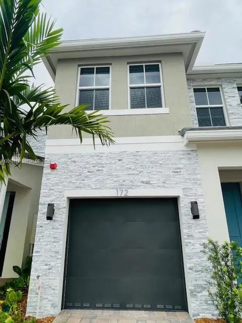 172 Sw 171st Ln, Pembroke Pines, Florida 33027, Pembroke Pines, Florida 33027, 4 Bedrooms Bedrooms, ,3 BathroomsBathrooms,Residential Lease,For Rent,172 Sw 171st Ln, Pembroke Pines, Florida 33027,A12013113
