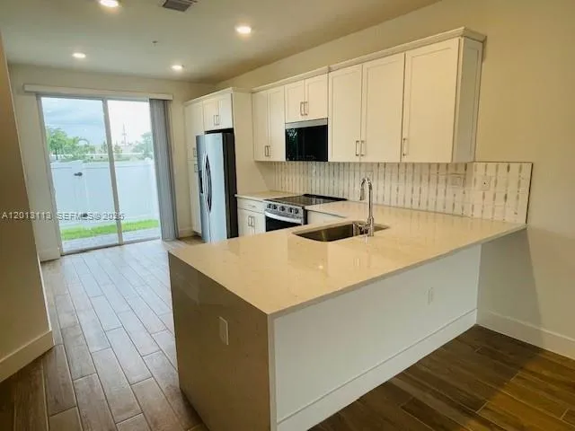 172 Sw 171st Ln, Pembroke Pines, Florida 33027, Pembroke Pines, Florida 33027, 4 Bedrooms Bedrooms, ,3 BathroomsBathrooms,Residential Lease,For Rent,172 Sw 171st Ln, Pembroke Pines, Florida 33027,A12013113