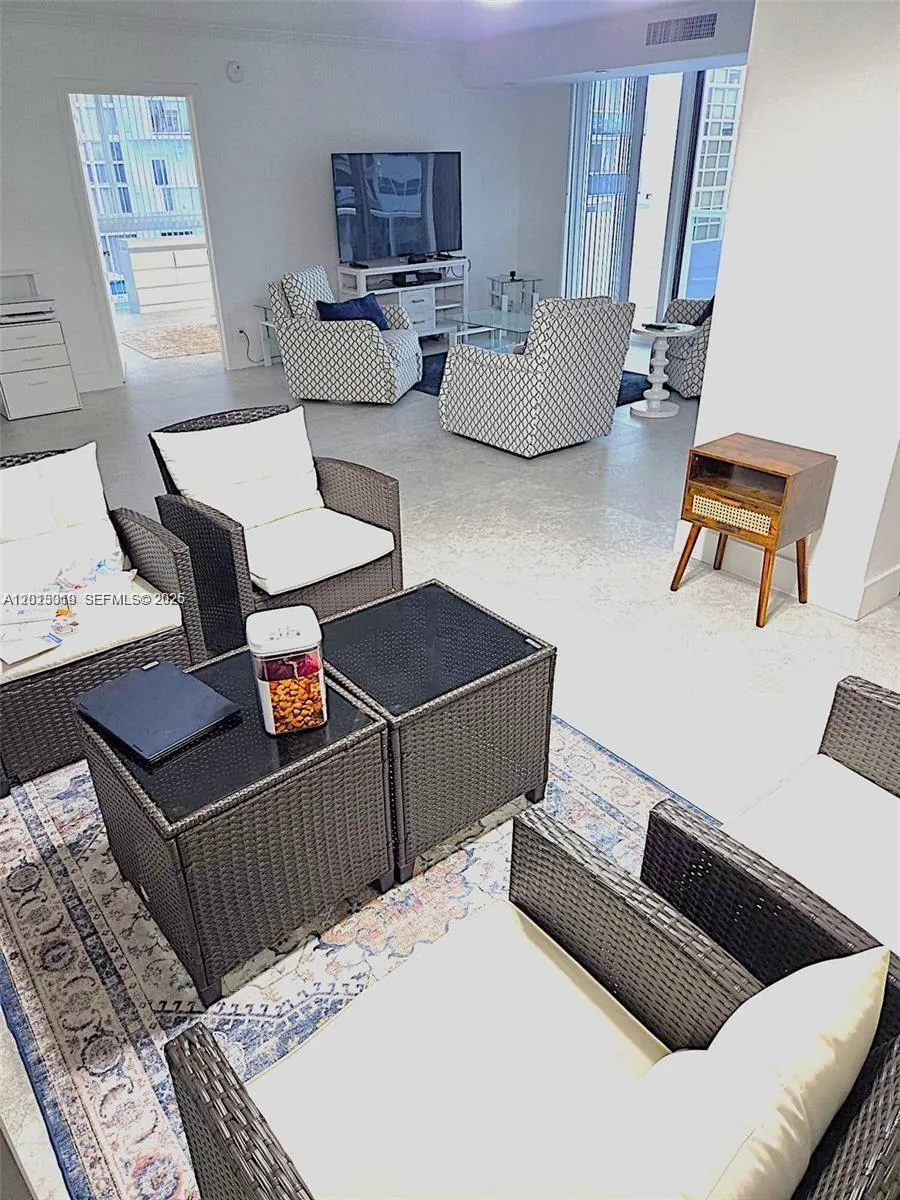 2715 N Ocean Blvd 2e, Fort Lauderdale, Florida 333, Fort Lauderdale, Florida 33308, 2 Bedrooms Bedrooms, ,2 BathroomsBathrooms,Residential,For Sale,2715 N Ocean Blvd 2e, Fort Lauderdale, Florida 333,A12013019