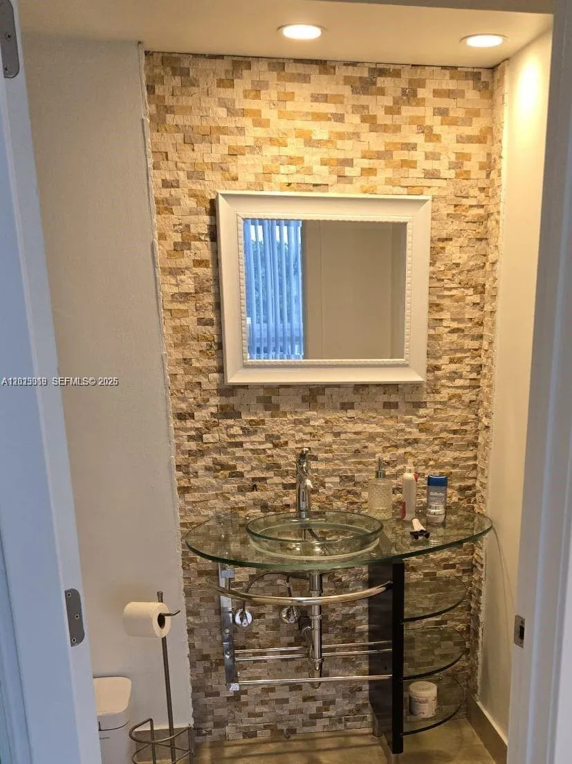2715 N Ocean Blvd 2e, Fort Lauderdale, Florida 333, Fort Lauderdale, Florida 33308, 2 Bedrooms Bedrooms, ,2 BathroomsBathrooms,Residential,For Sale,2715 N Ocean Blvd 2e, Fort Lauderdale, Florida 333,A12013019