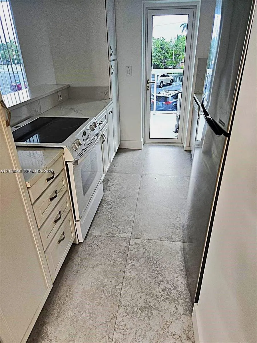 2715 N Ocean Blvd 2e, Fort Lauderdale, Florida 333, Fort Lauderdale, Florida 33308, 2 Bedrooms Bedrooms, ,2 BathroomsBathrooms,Residential,For Sale,2715 N Ocean Blvd 2e, Fort Lauderdale, Florida 333,A12013019