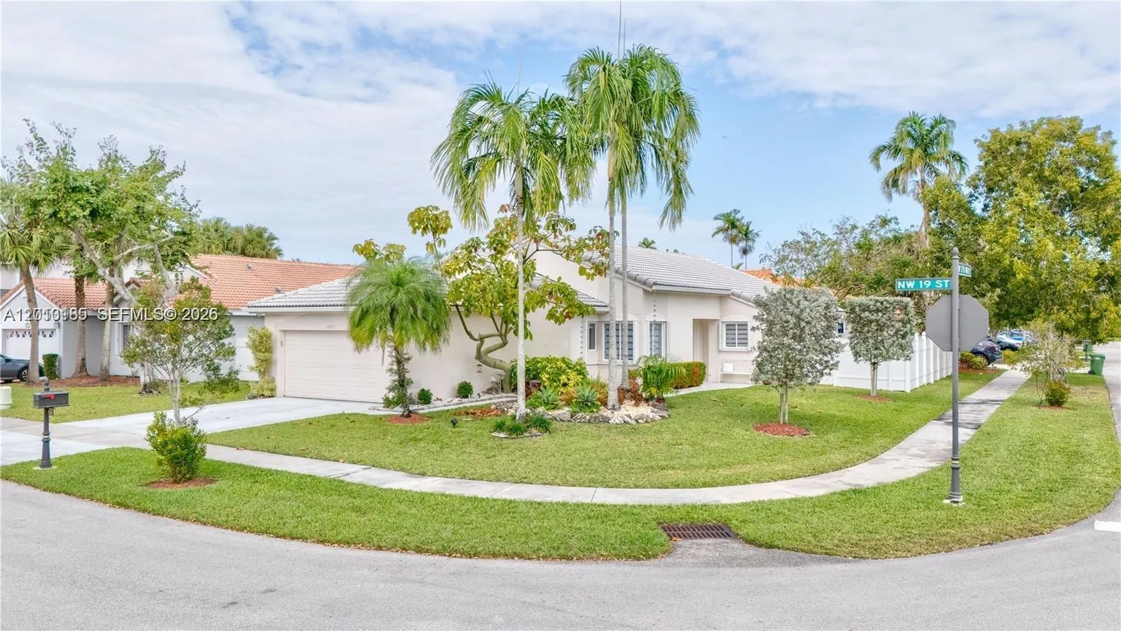 17851 Nw 19th St 17851, Pembroke Pines, Florida 33, Pembroke Pines, Florida 33029, 3 Bedrooms Bedrooms, ,2 BathroomsBathrooms,Residential Lease,For Rent,17851 Nw 19th St 17851, Pembroke Pines, Florida 33,A12013185