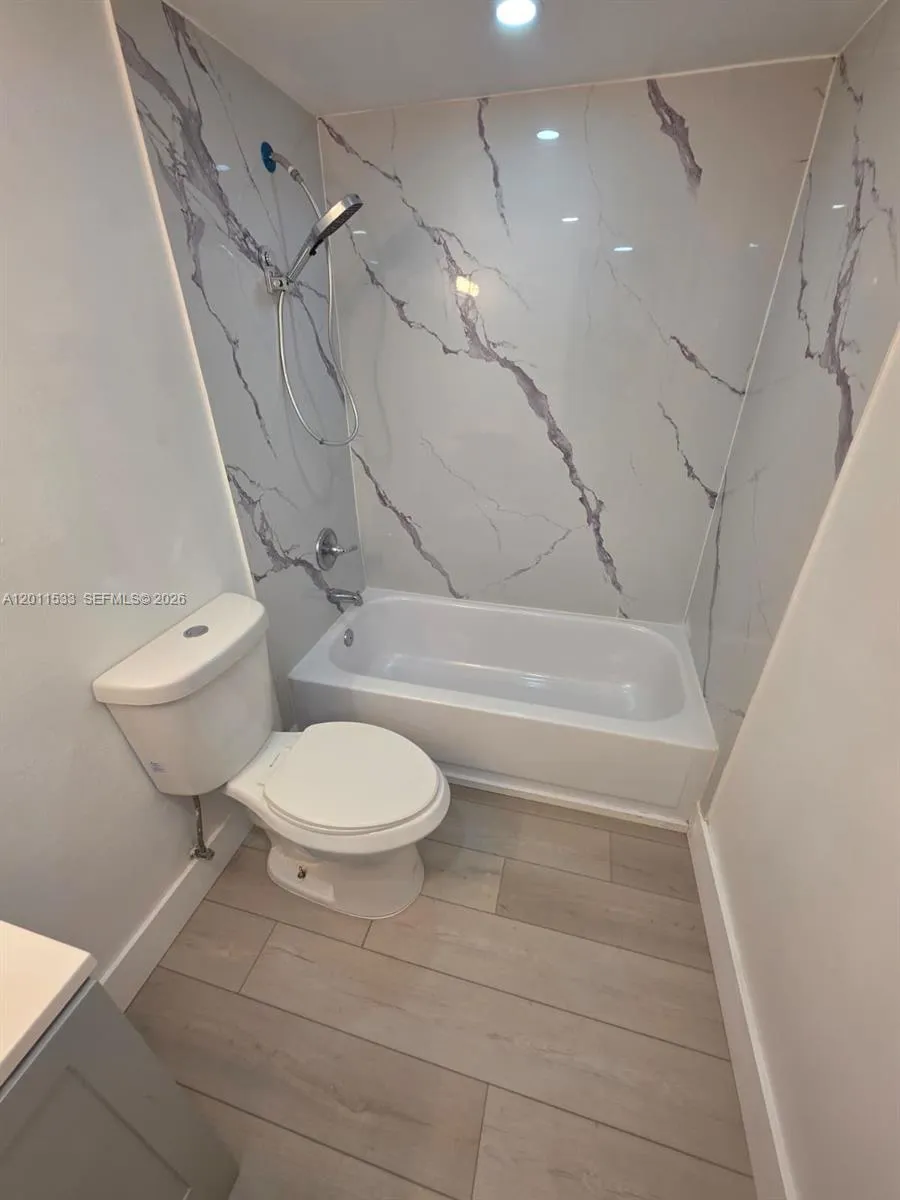 101 Ne 41st St F98, Oakland Park, Florida 33334, Oakland Park, Florida 33334, 2 Bedrooms Bedrooms, ,1 BathroomBathrooms,Residential,For Sale,101 Ne 41st St F98, Oakland Park, Florida 33334,A12011533