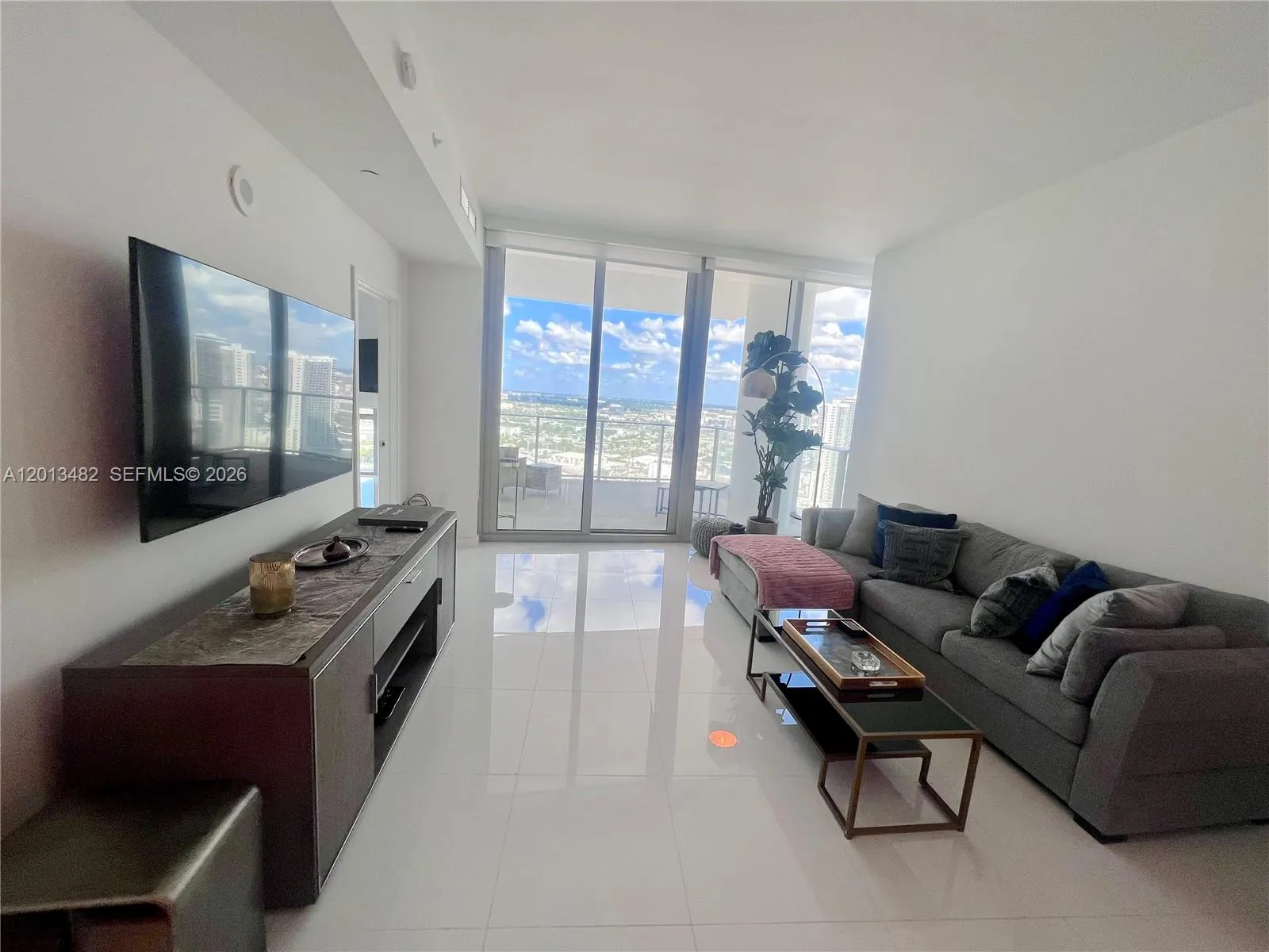 851 Ne 1st Ave 2900, Miami, Florida 33132, Miami, Florida 33132, 1 Bedroom Bedrooms, ,2 BathroomsBathrooms,Residential Lease,For Rent,851 Ne 1st Ave 2900, Miami, Florida 33132,A12013482