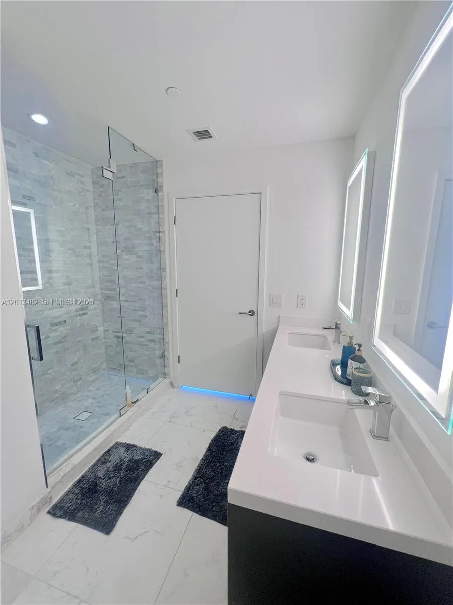 851 Ne 1st Ave 2900, Miami, Florida 33132, Miami, Florida 33132, 1 Bedroom Bedrooms, ,2 BathroomsBathrooms,Residential Lease,For Rent,851 Ne 1st Ave 2900, Miami, Florida 33132,A12013482