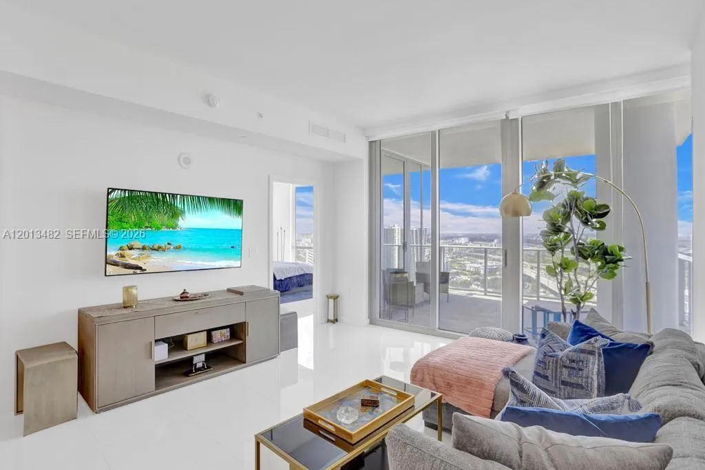 851 Ne 1st Ave 2900, Miami, Florida 33132, Miami, Florida 33132, 1 Bedroom Bedrooms, ,2 BathroomsBathrooms,Residential Lease,For Rent,851 Ne 1st Ave 2900, Miami, Florida 33132,A12013482