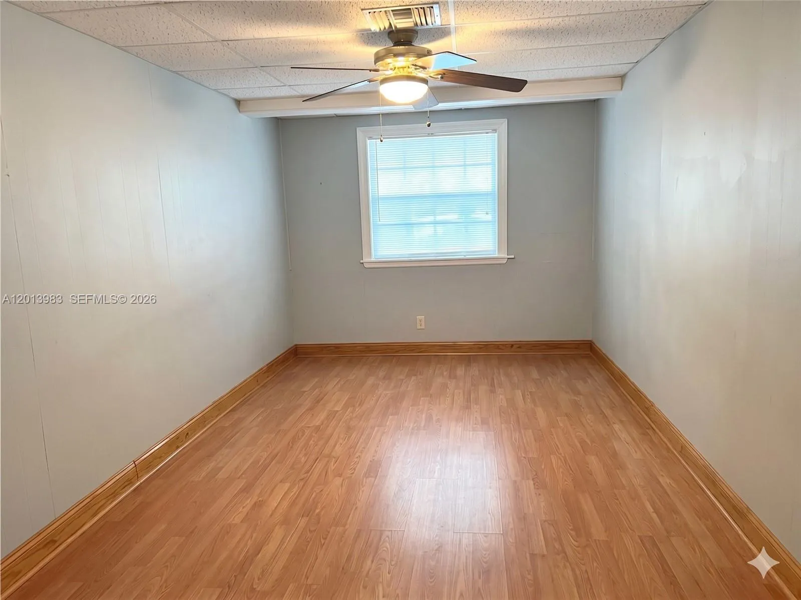 Bedroom#3\r\n_tenant occupied_personal items removed by AI