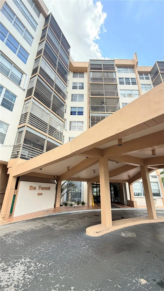900 Saint Charles Pl 520, Pembroke Pines, Florida, Pembroke Pines, Florida 33026, 1 Bedroom Bedrooms, ,1 BathroomBathrooms,Residential,For Sale,900 Saint Charles Pl 520, Pembroke Pines, Florida ,A12013538