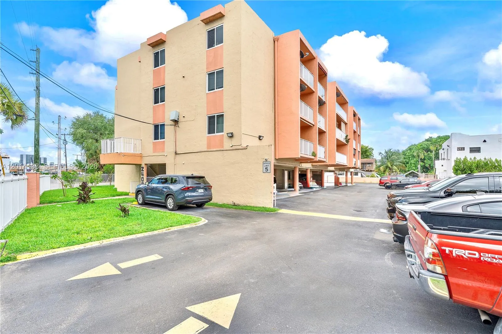 2400 Nw 16th St Rd, Miami, Florida 33125, Miami, Florida 33125, ,Residential Income,For Sale,2400 Nw 16th St Rd, Miami, Florida 33125,A12014138