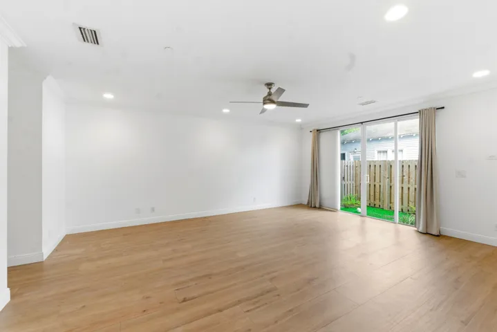 915 W Las Olas Blvd_027