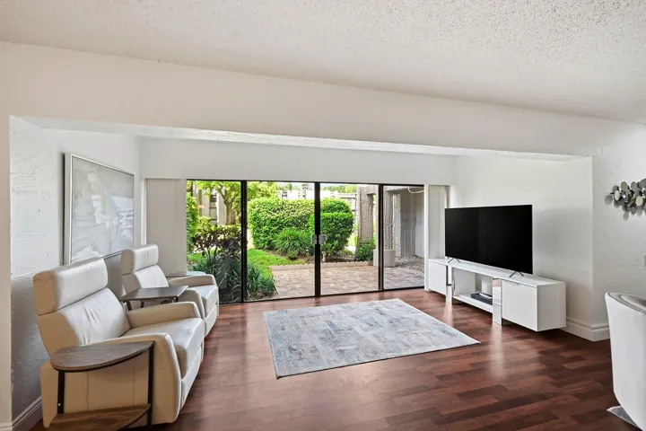 HUGE OPEN FAMILY ROOM