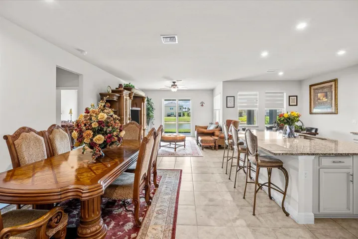 10850diningLiving
