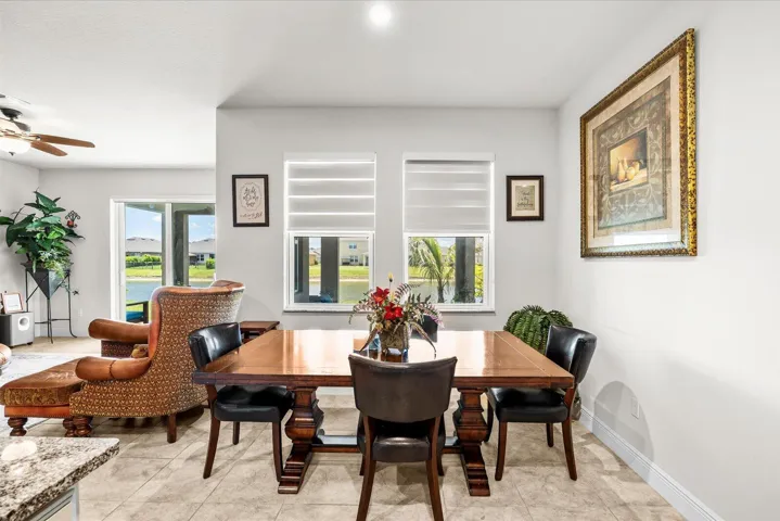 10850Breakfastroom