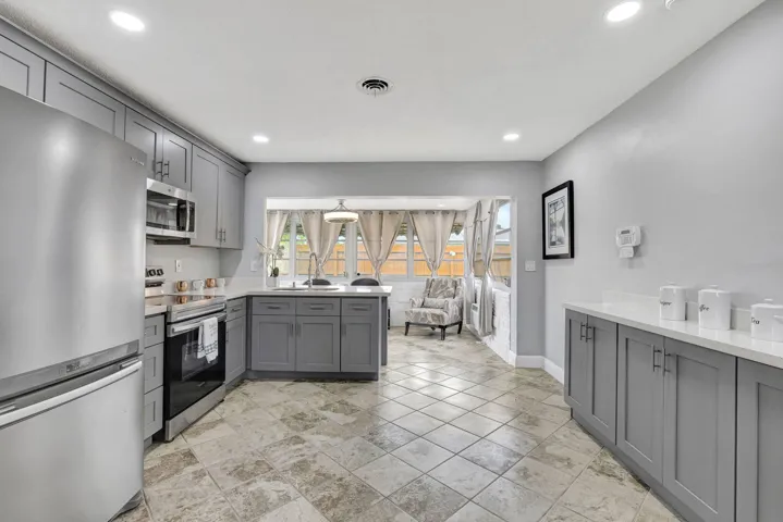 Kitchen to Florida Room