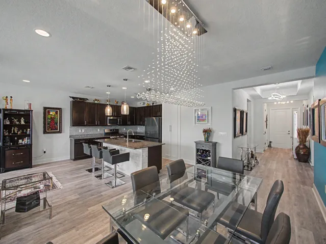Kitchen/Foyer