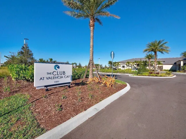 Valencia Cay Amenities