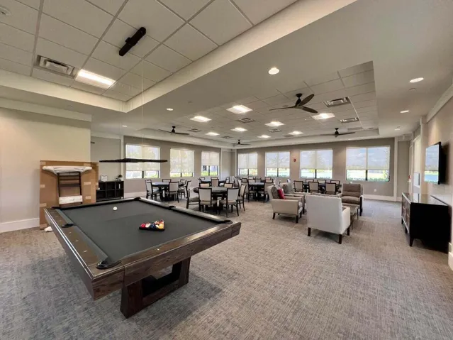 Valencia Cay Amenities