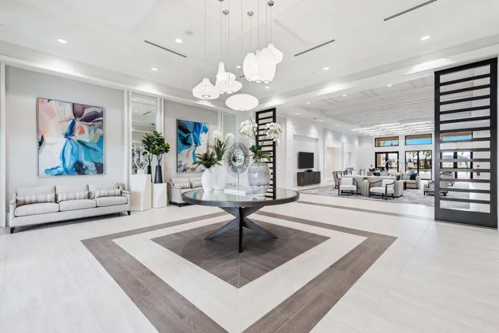 Valencia Cay Amenities