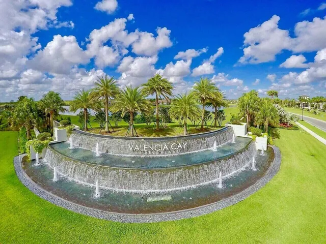 Valencia Cay Amenities