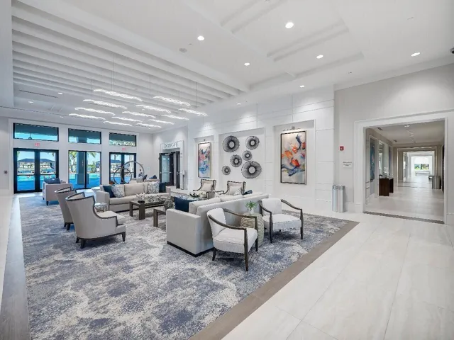 Valencia Cay Amenities