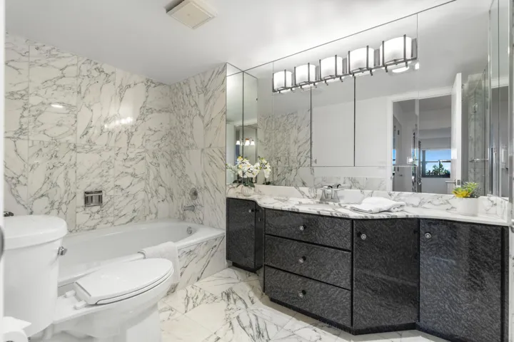 Principle Ensuite Soaking Tub