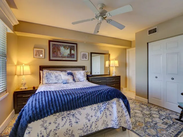 2055 Jr. Suite with bathroom - Copy - Co